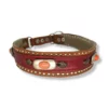 Handgefertigtes Lederhalsband-Unikat aus recycelten Materialien.